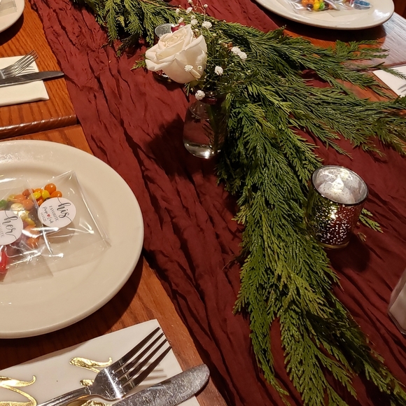 Set of 4 Burgandy 100% cotton crinkle gauze table runners - Picture 3 of 3